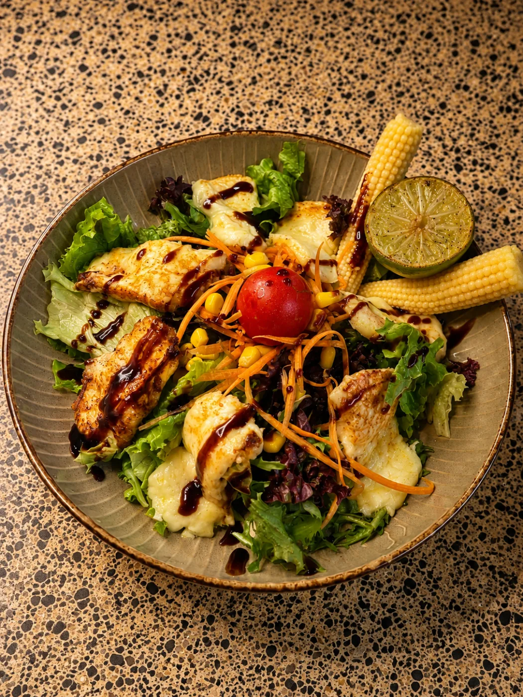 HELLİM PEYNİRLİ SALATA