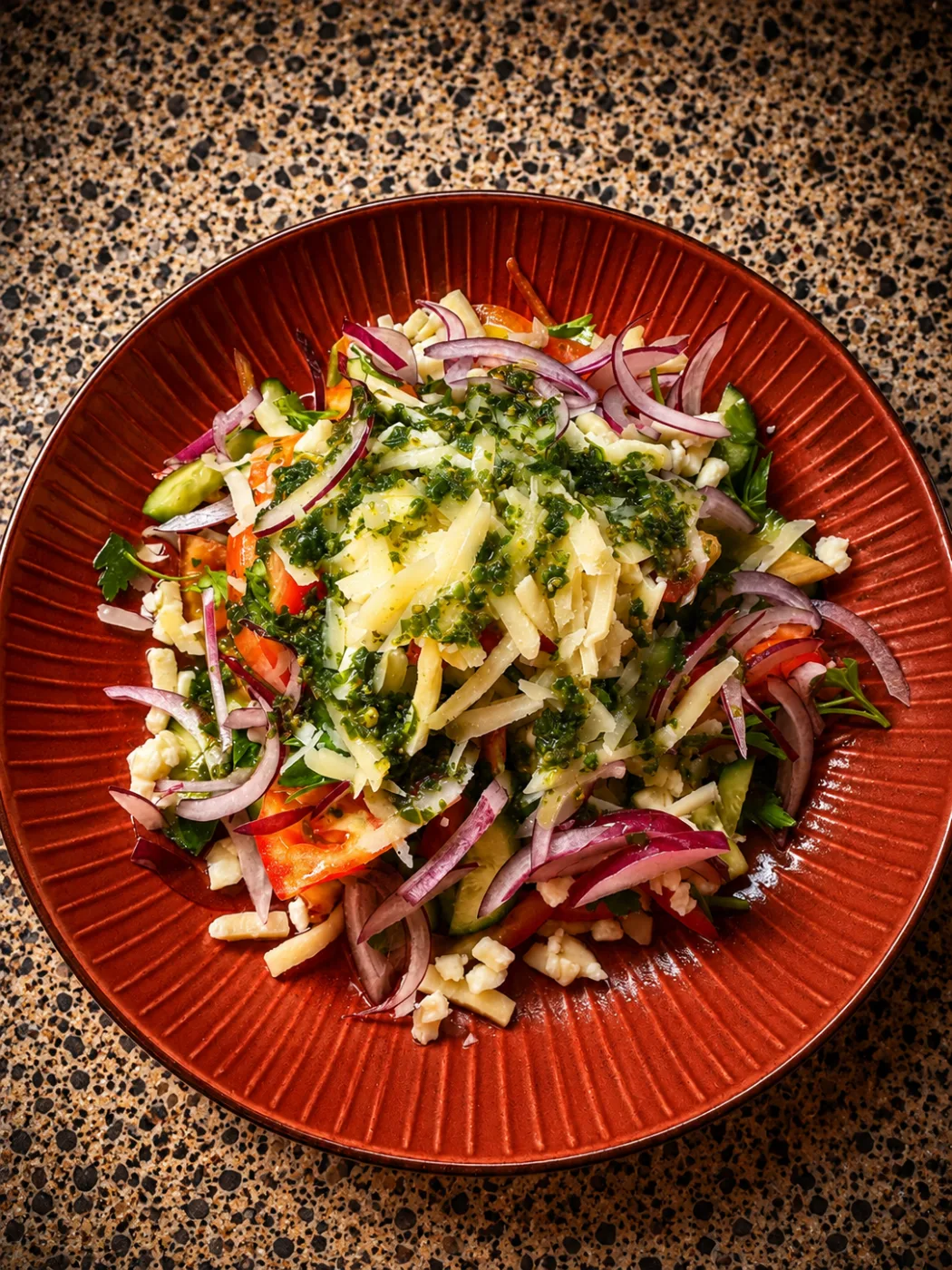 FESLEĞENLİ JULİAN SALATA